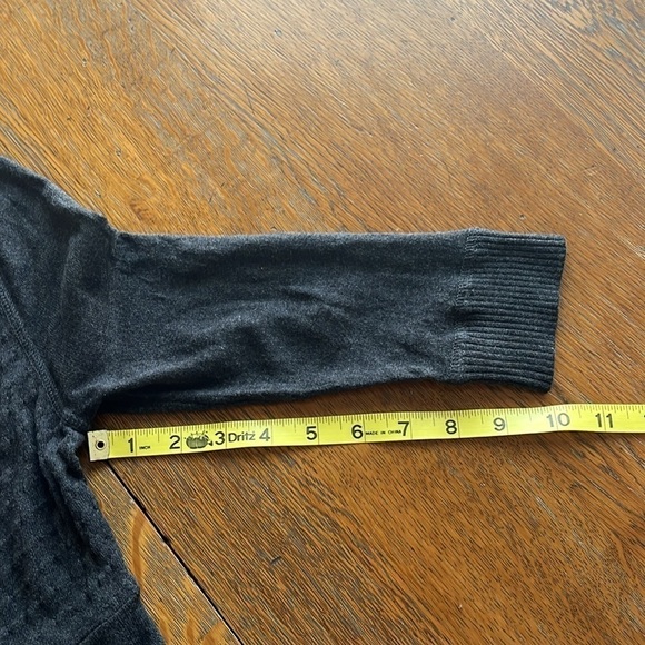 Mossimo Supply Co Gray Mock Wrap Sweater Lightweight 3/4 Sleeves Size Medium - Picture 11 of 15